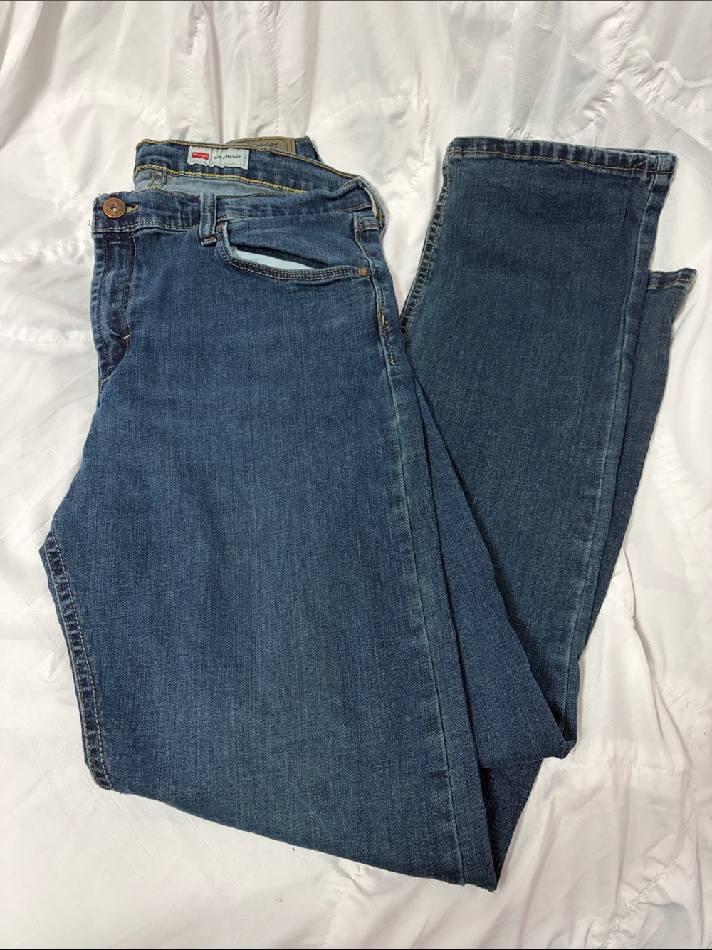 Wrangler Men’s  Slim Straight Leg Jeans in Dark Blue Denim